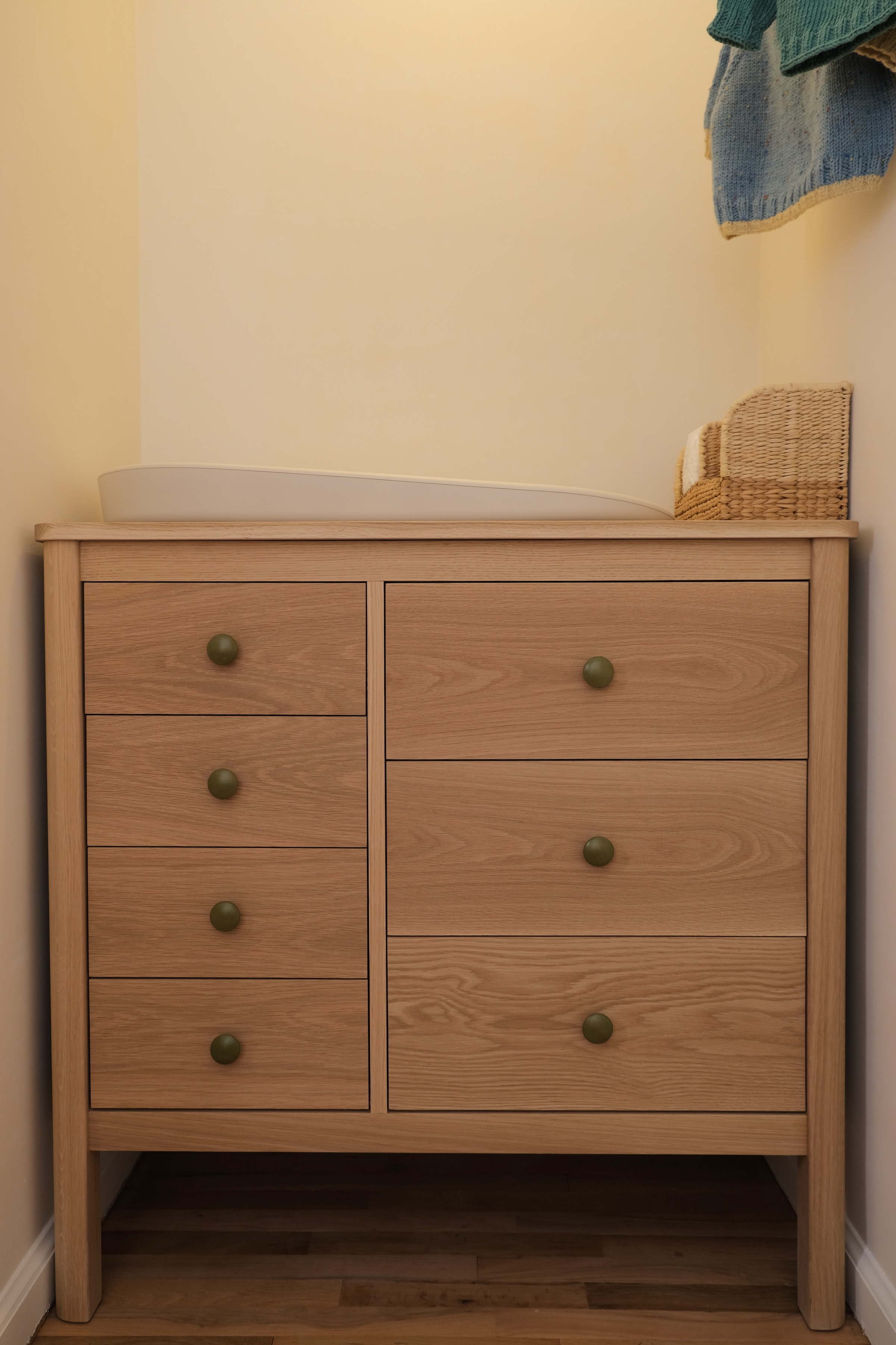 Benchwood Dresser