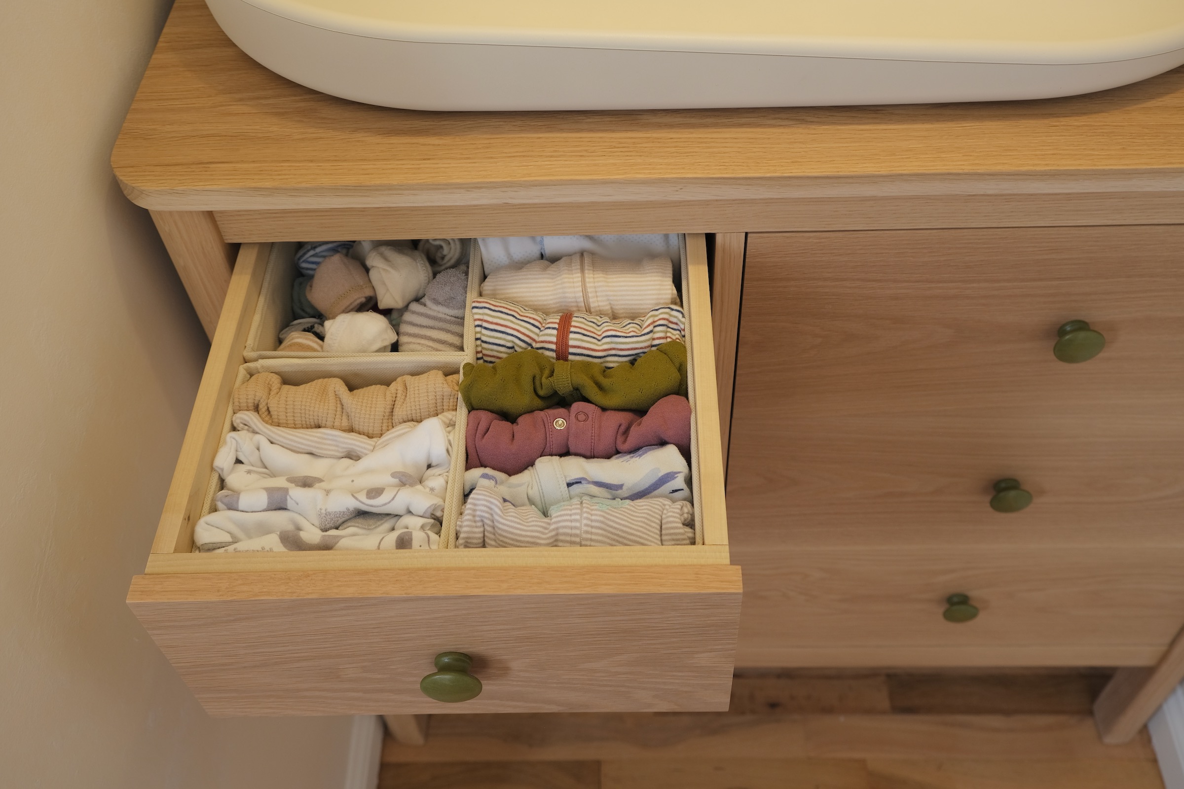 Benchwood Dresser detail